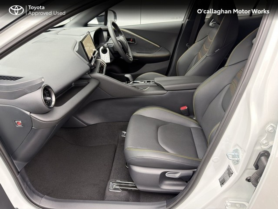 2025 Toyota C-HR - image 10