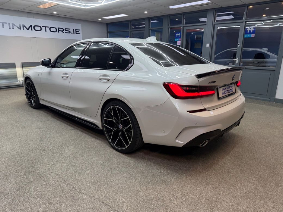 2019 BMW 3 Series - image 19