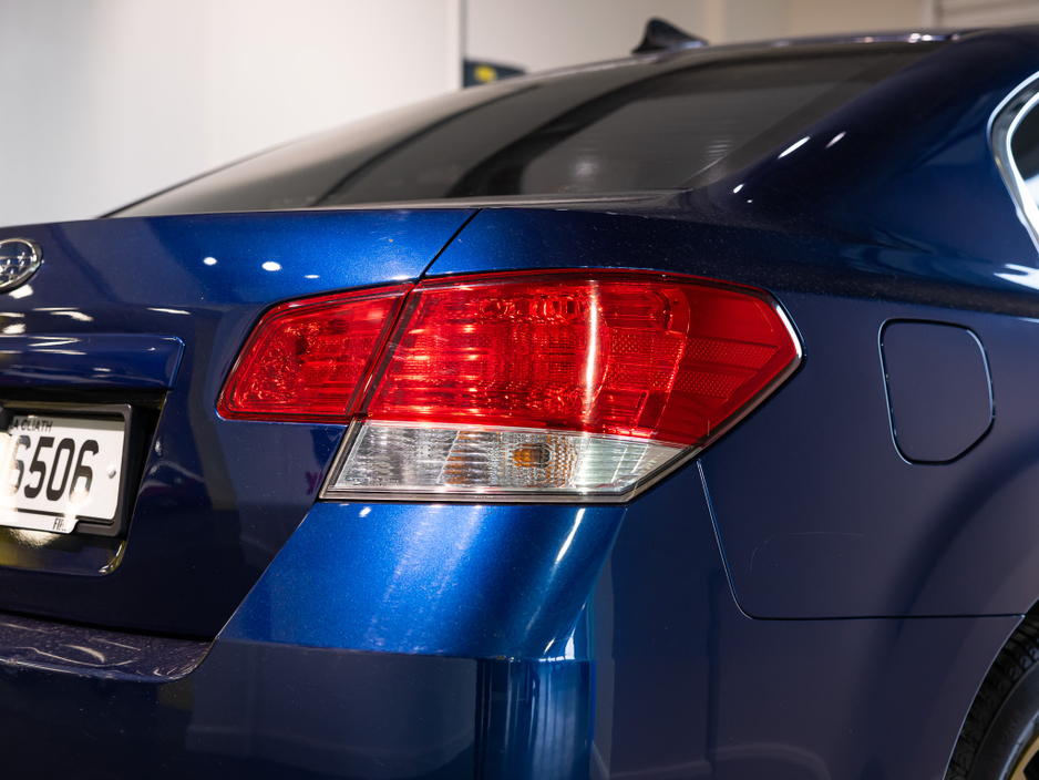 2013 Subaru Legacy - image 9