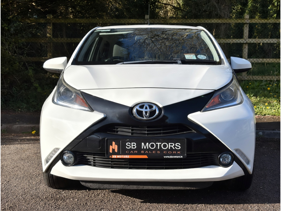 2016 Toyota Aygo - image 2