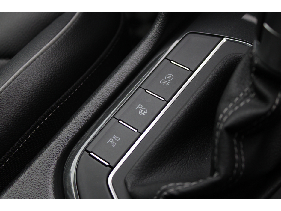 2018 Volkswagen Tiguan - image 18