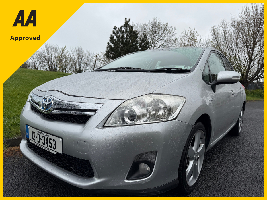 2012 Toyota Auris - image 3