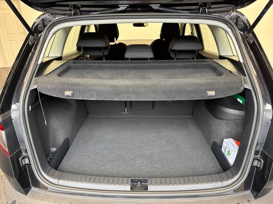2020 Skoda Karoq - image 9