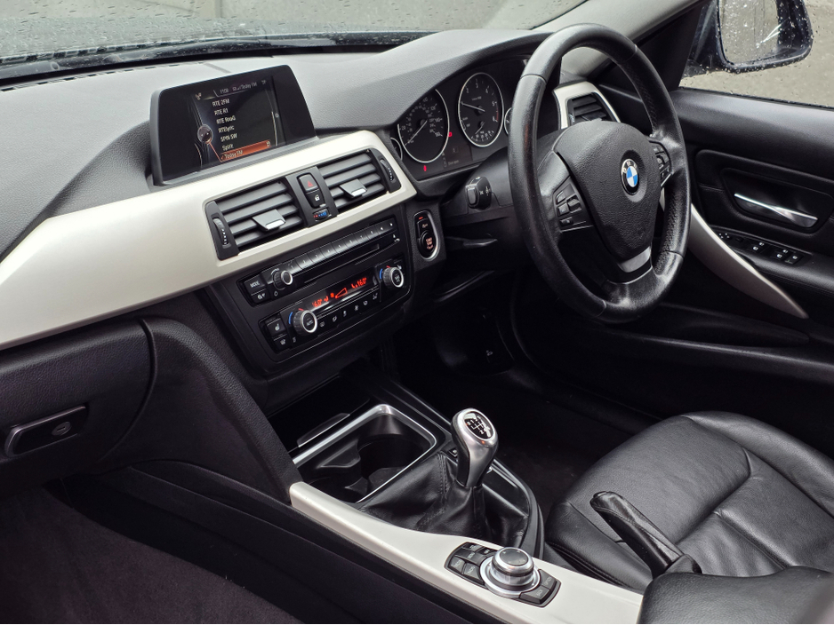 2014 BMW 3 Series - image 12