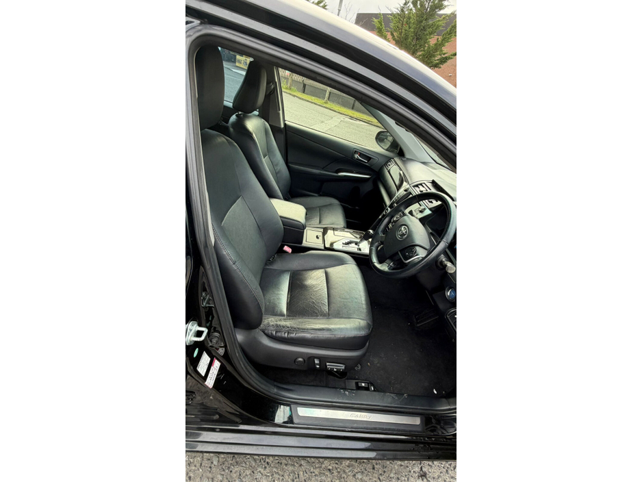 2012 Toyota Camry - image 5