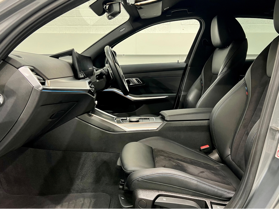 2023 BMW 3 Series - image 12