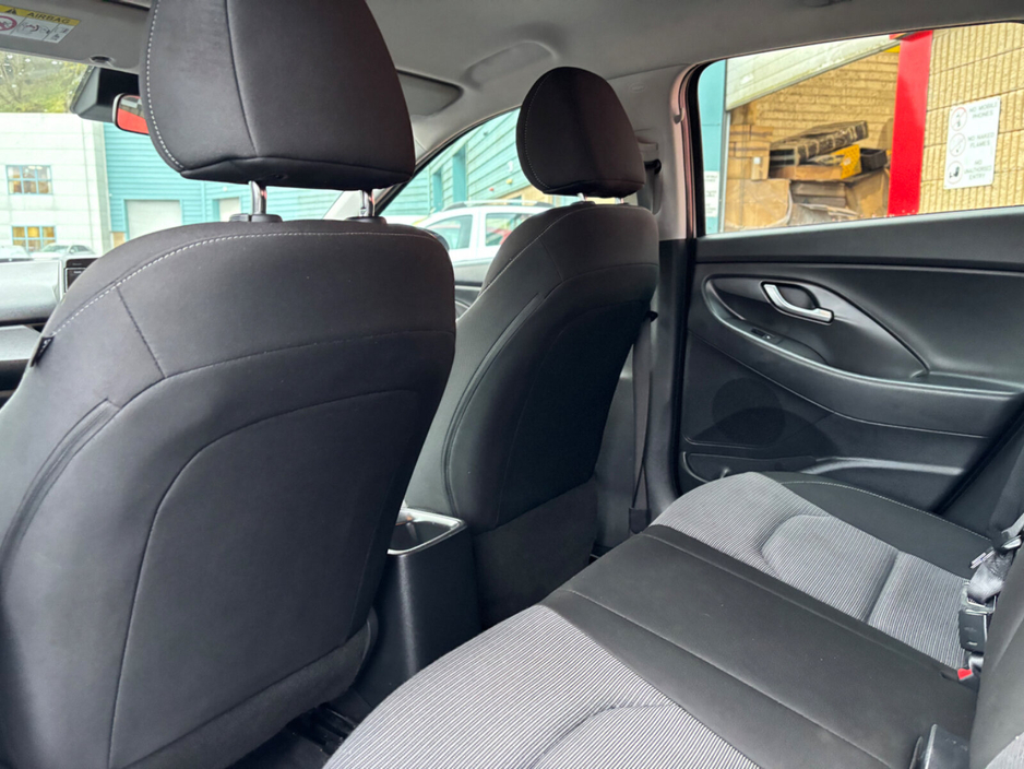 2017 Hyundai i30 - image 13