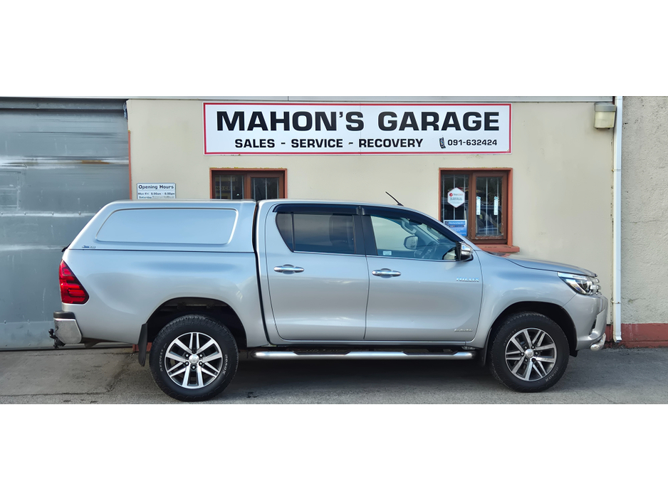 2017 Toyota Hilux - image 4