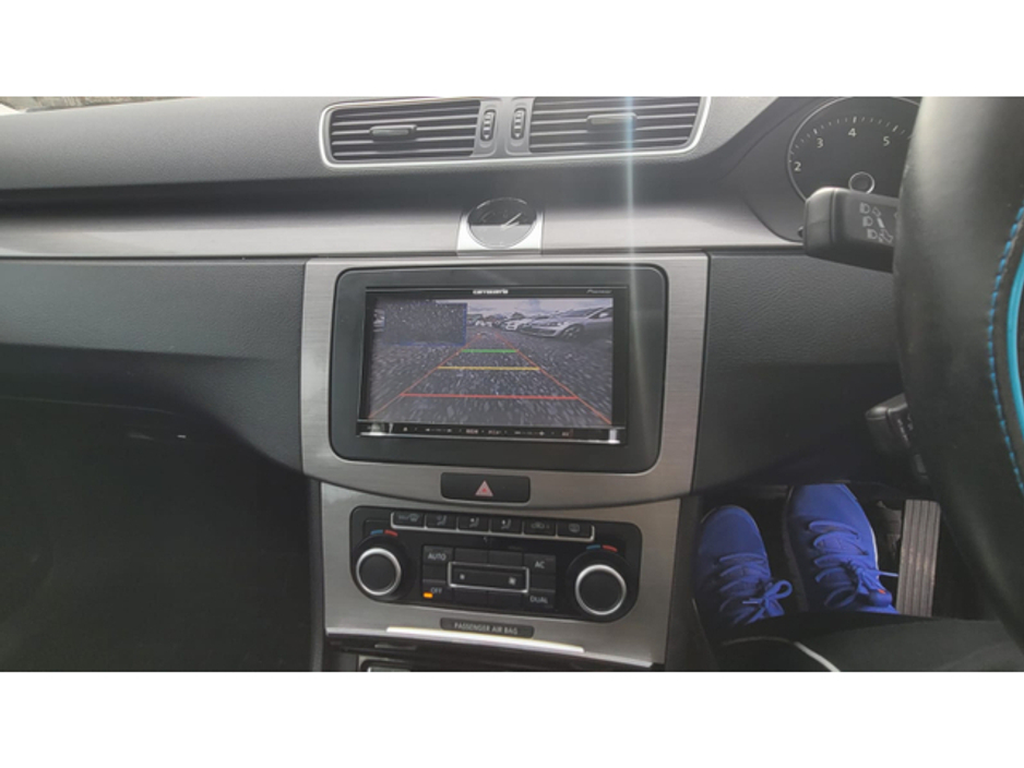 2011 Volkswagen Passat - image 15