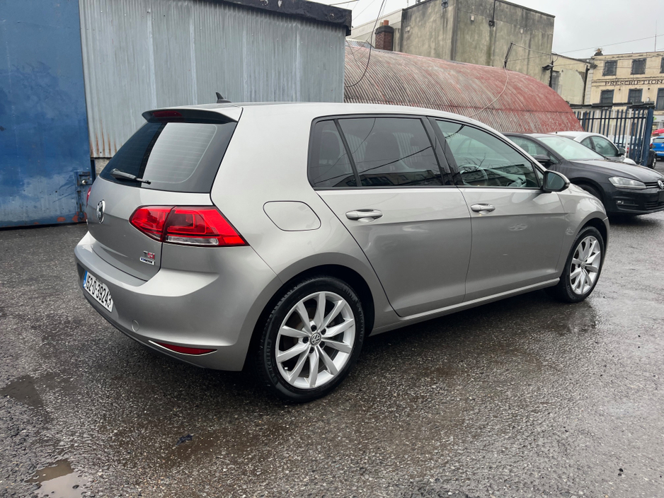 2015 Volkswagen Golf - image 3