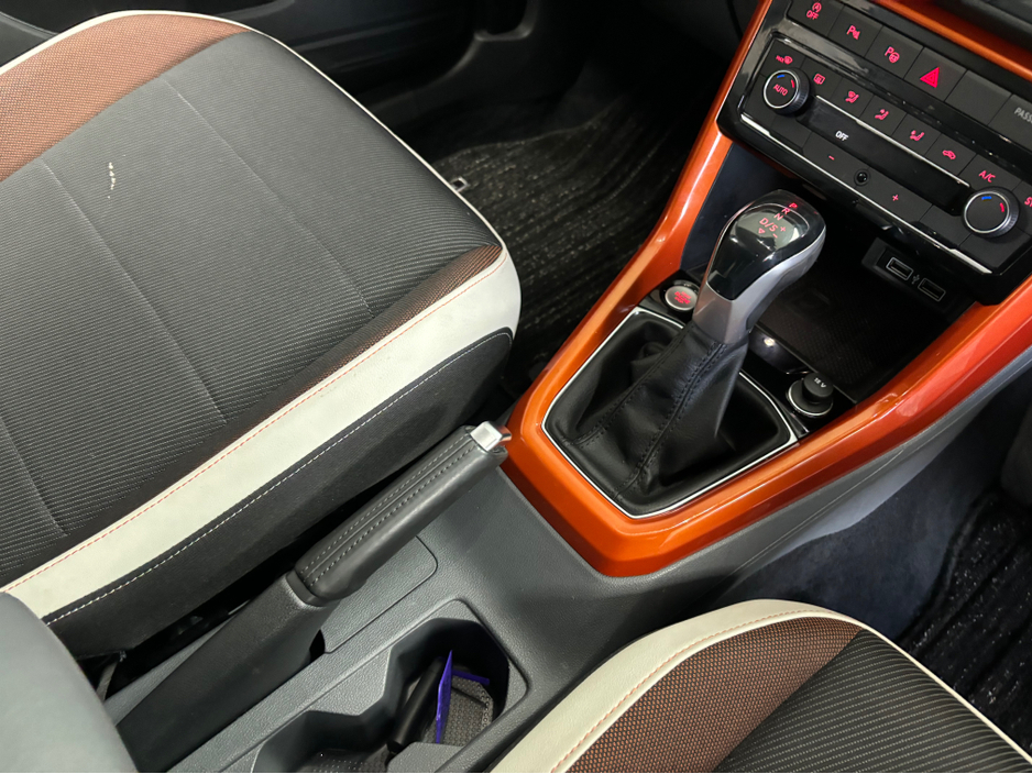 2020 Volkswagen T-Cross - image 9