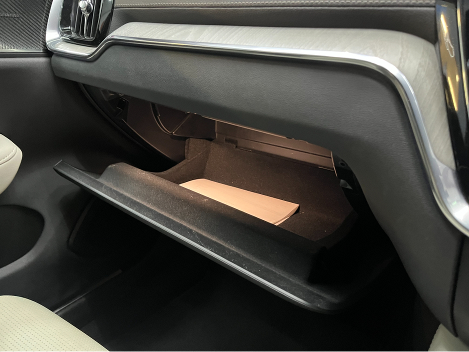 2021 Volvo V60 - image 23