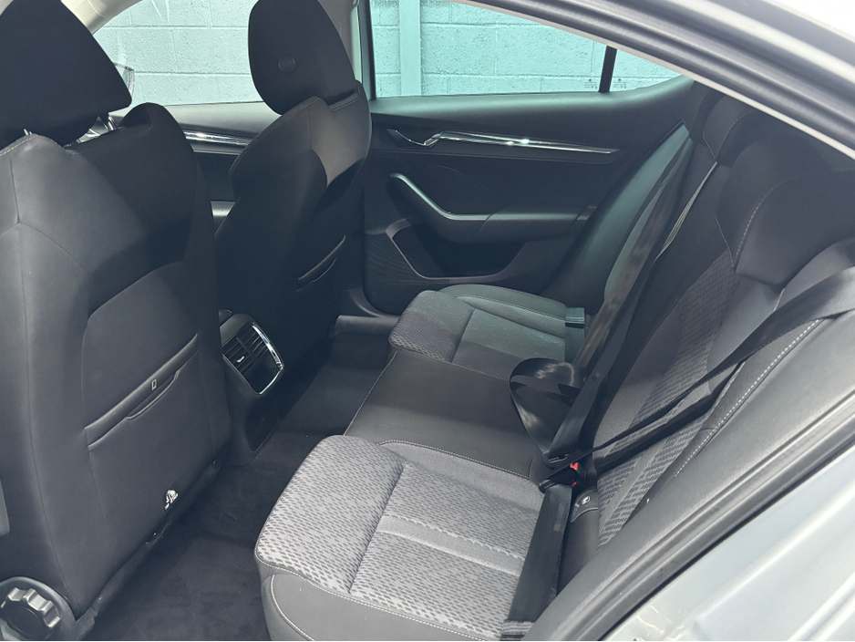 2021 Skoda Octavia - image 9