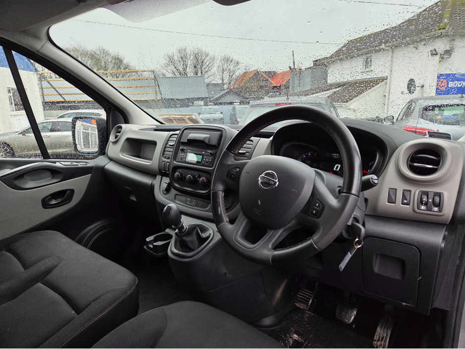 2018 Nissan NV300 - image 12