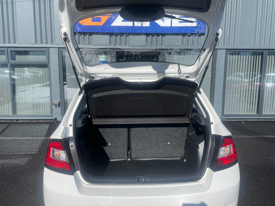 2015 Skoda Fabia - image 5