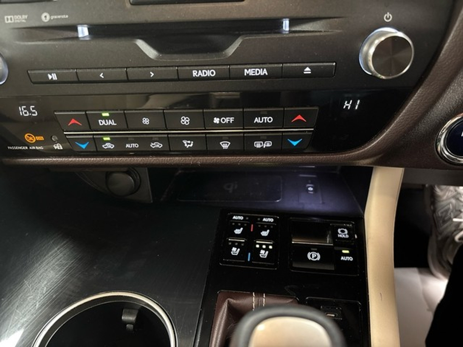 2019 Lexus RX 450 h - image 15