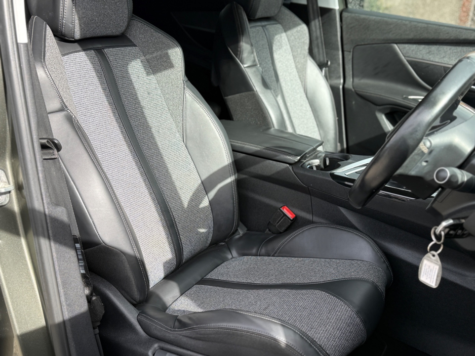 2018 Peugeot 5008 - image 18
