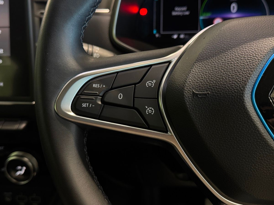 2020 Renault Zoe R135 Z.E 50 Iconic CCS Rapid charge €12,995