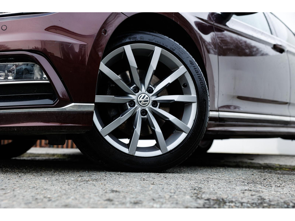 2017 Volkswagen Passat - image 8