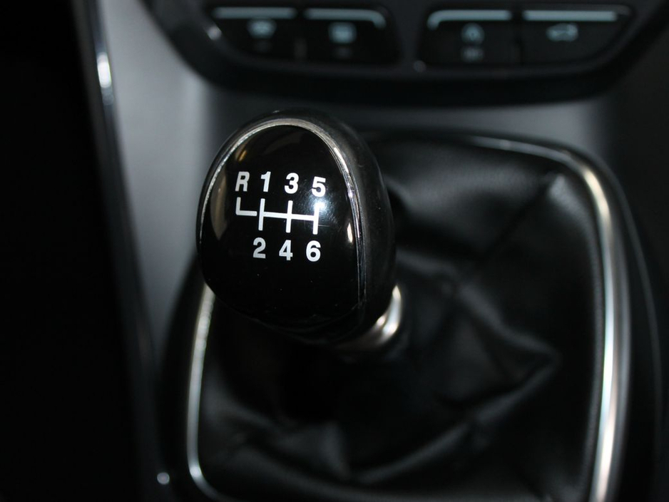 2016 Ford Kuga - image 21