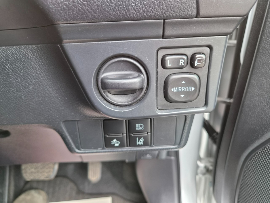 2017 Toyota Corolla - image 20