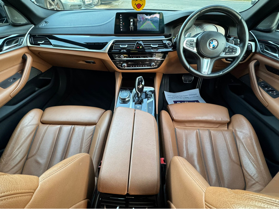 2017 BMW 5 Series - image 9