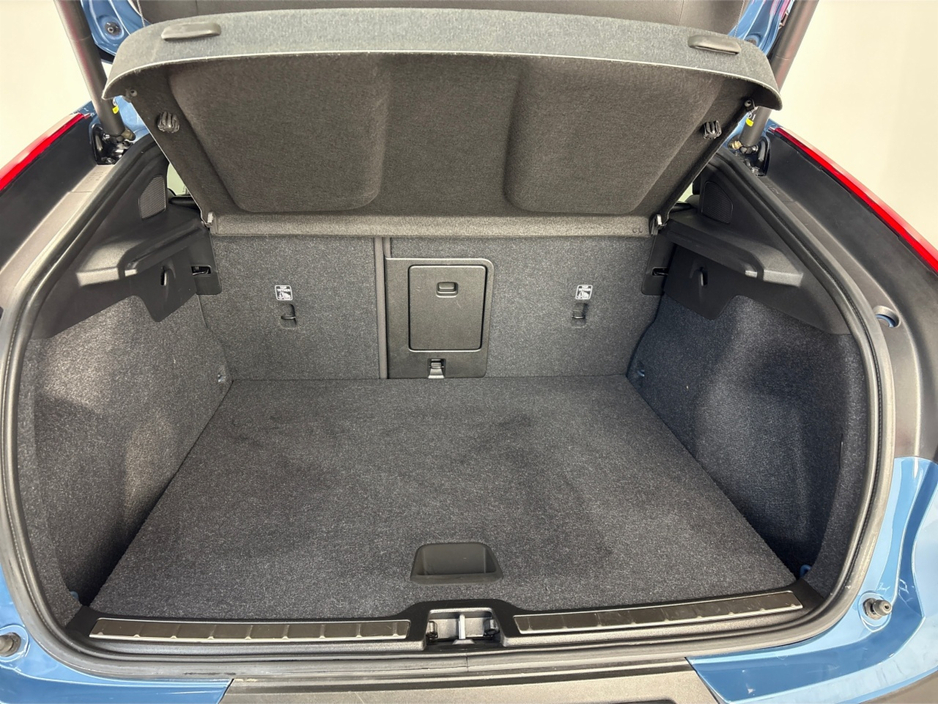 2024 Volvo C40 - image 13