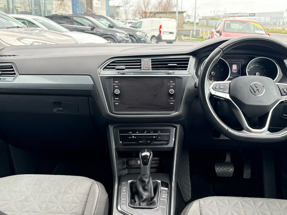 2021 Volkswagen Tiguan - image 8