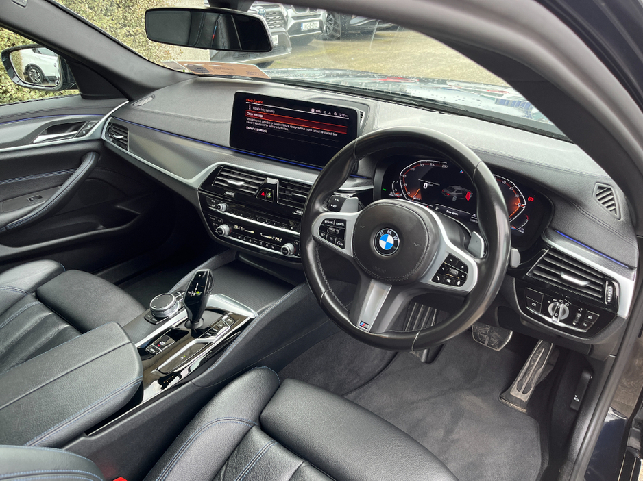 2022 BMW 5 Series - image 14