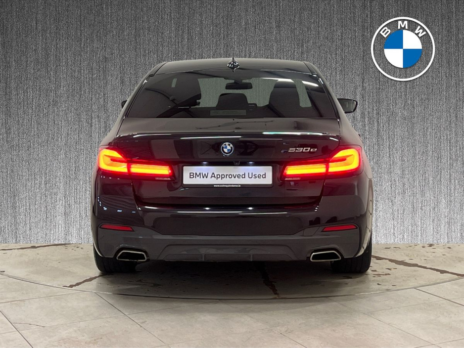 2021 BMW 5 Series - image 15