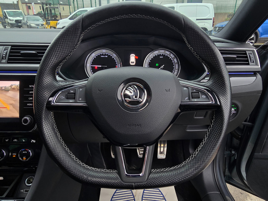 2018 Skoda Superb - image 25