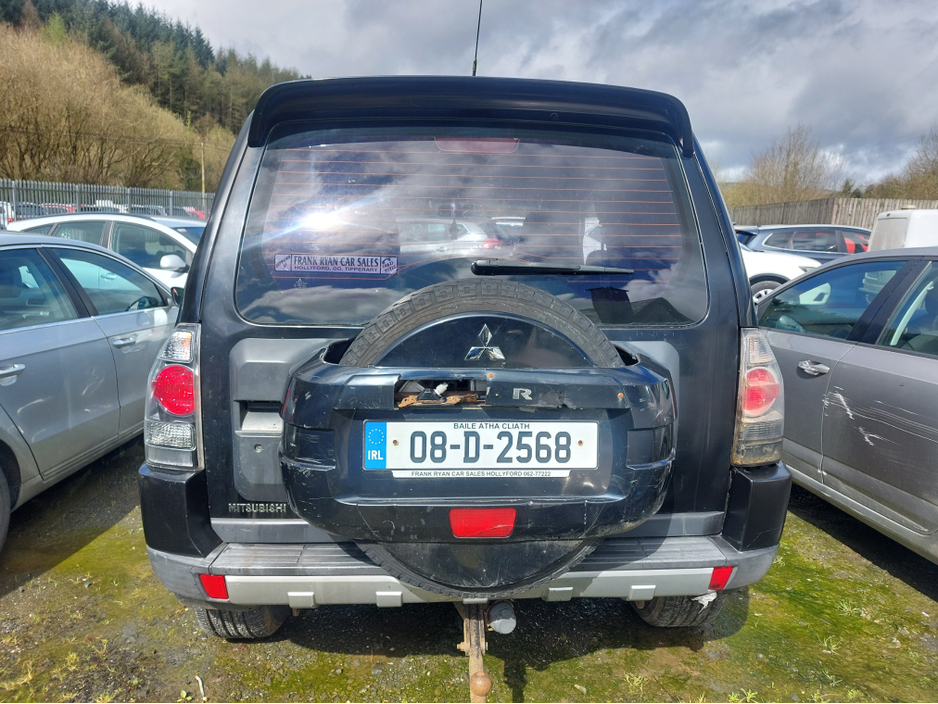 2008 Mitsubishi Pajero - image 4