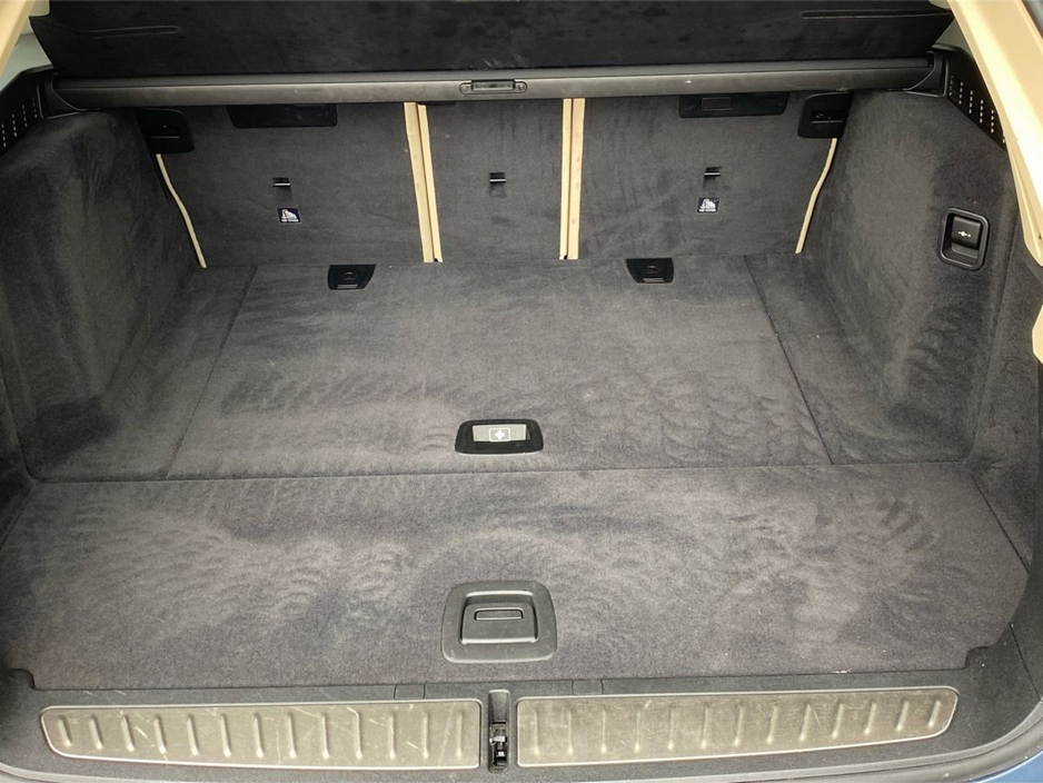 2024 BMW 5 Series - image 13