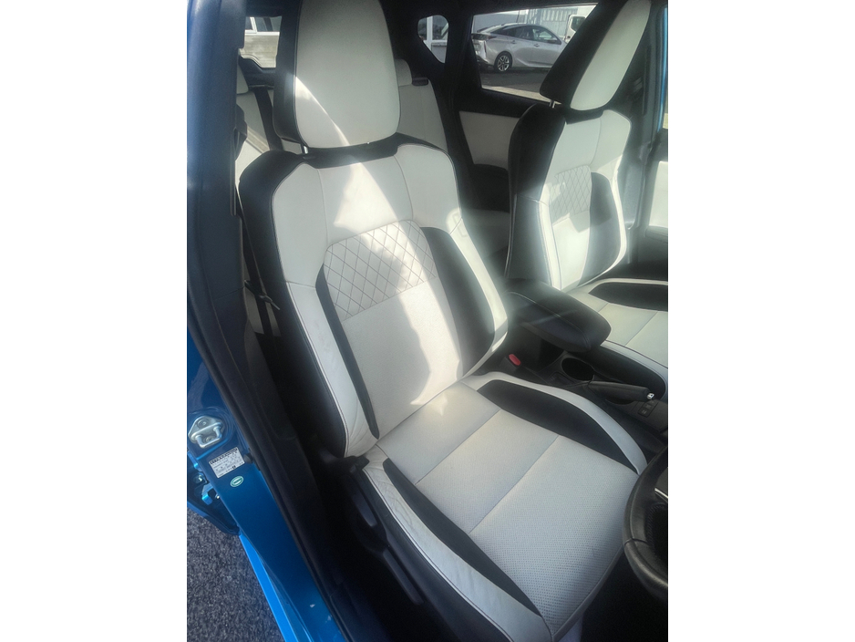 2016 Toyota Auris - image 12