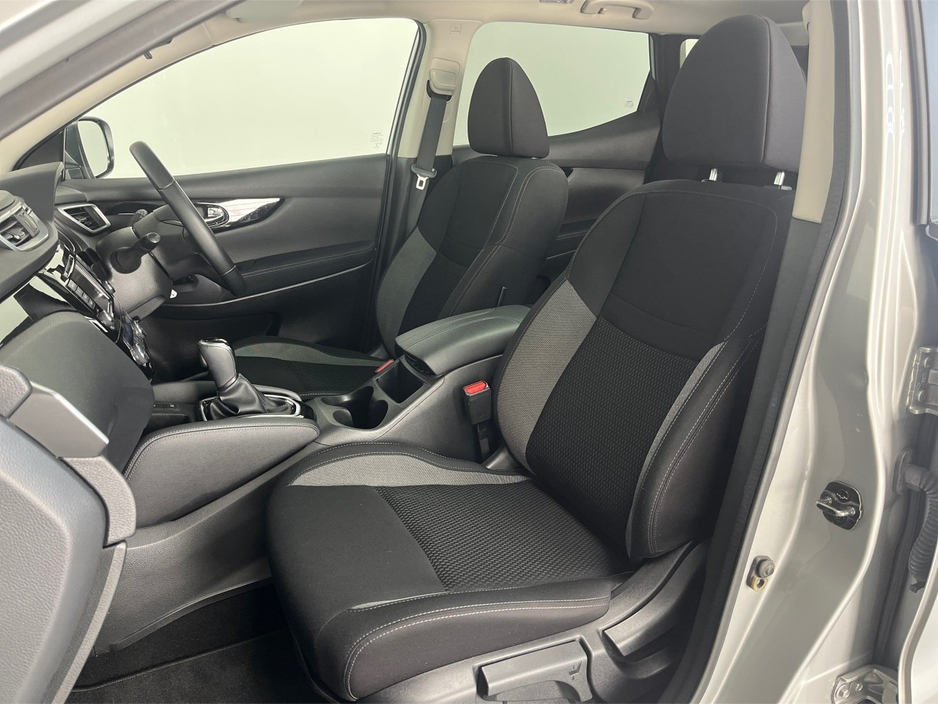 2020 Nissan Qashqai 1.3**SEMI DIGITAL DASH**PANORAMIC ROOF**TOUCH SCREEN MEDIA**DUAL CLIMATE CONTROL**REVERSE CAMERA**MULTIFUNCTIONAL STEERING WHEEL**BLACK CLOTH INTERIOR**ELECTRIC HANDBRAKE**FINANCE AVAILABLE** €20,995