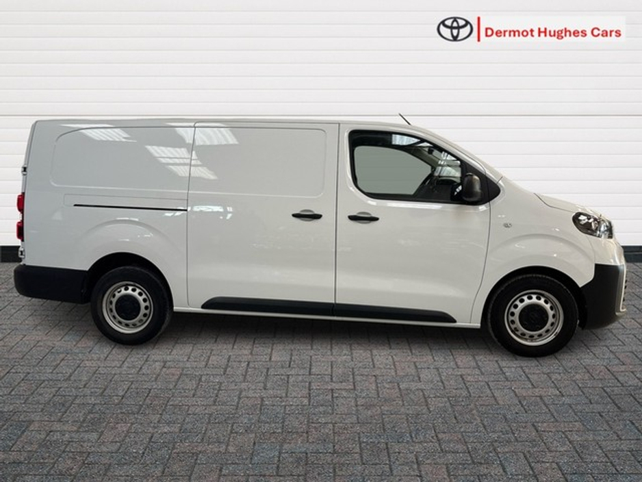 2024 Toyota Proace - image 3