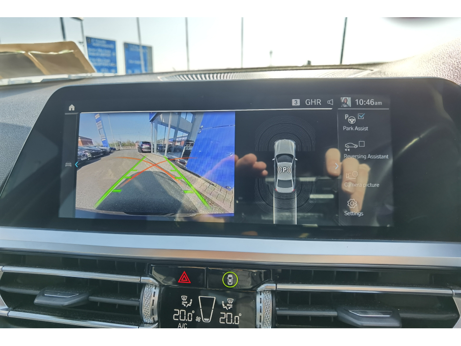 2021 BMW 3 Series - image 19