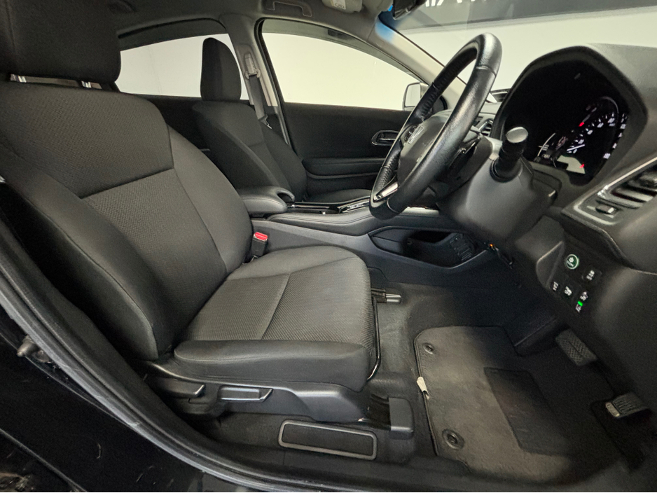 2017 Honda Vezel - image 10