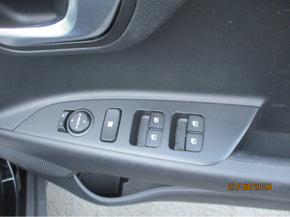 2023 Kia Stonic - image 17