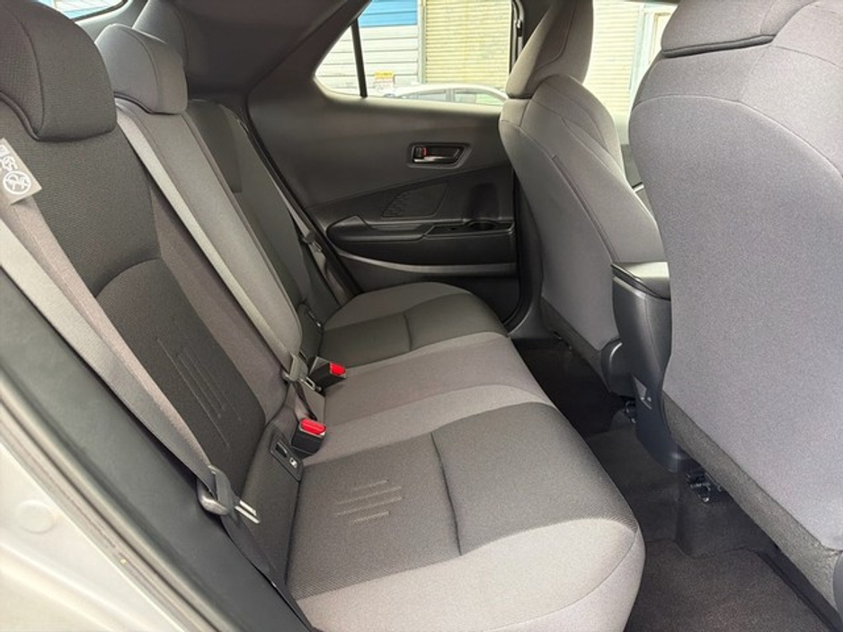 2025 Toyota C-HR SPORT PLUS SIDESTEPS & EXTRAS // HEATED SEATS // APPLE CARPLAY/ANDROID AUTO // SIDE STEPS // WIND DEFLECTORS // FULL WARRANTY €37,945