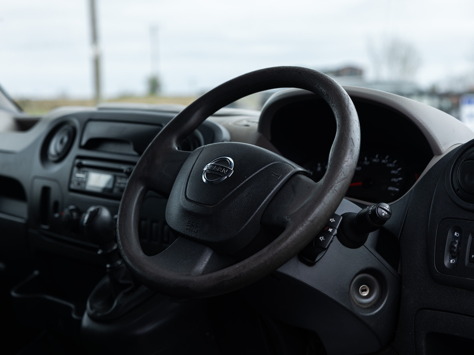 2018 Nissan NV400 - image 12