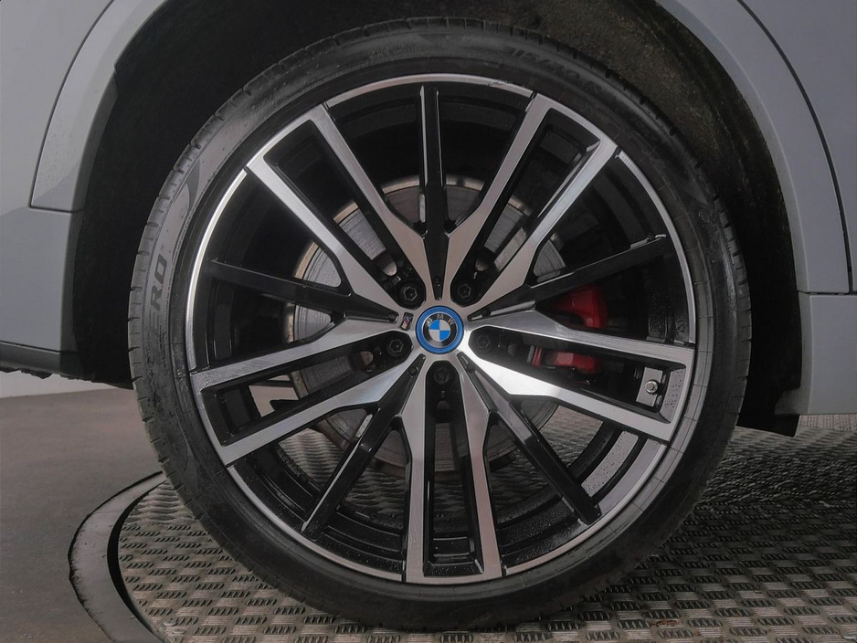 2023 BMW X5 - image 13