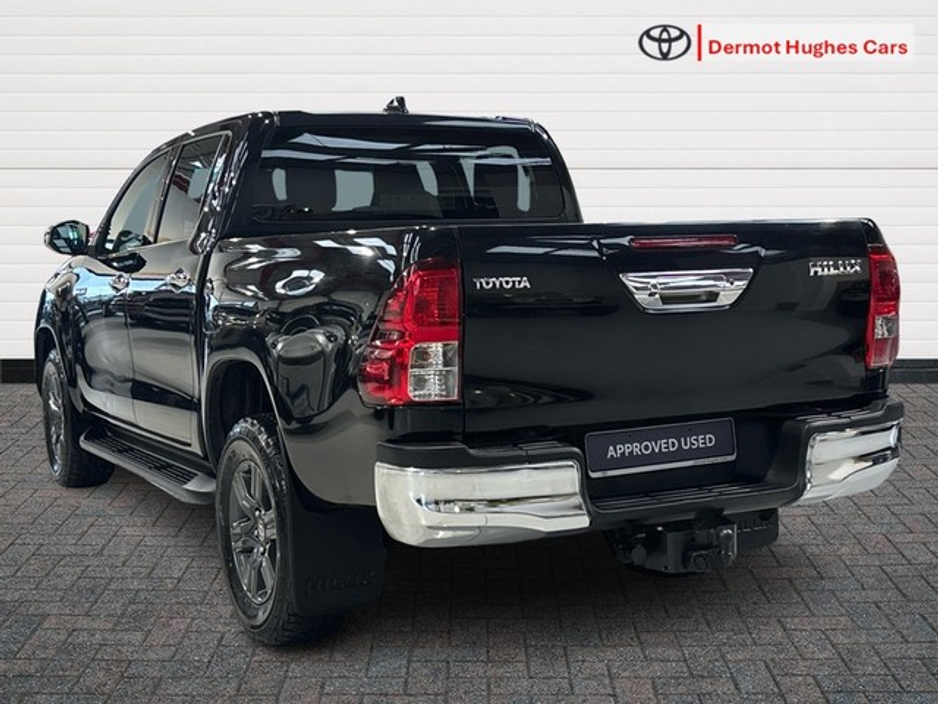 2022 Toyota Hilux 2.4 SR5 DOUBLE CAB 4DR €38,500
