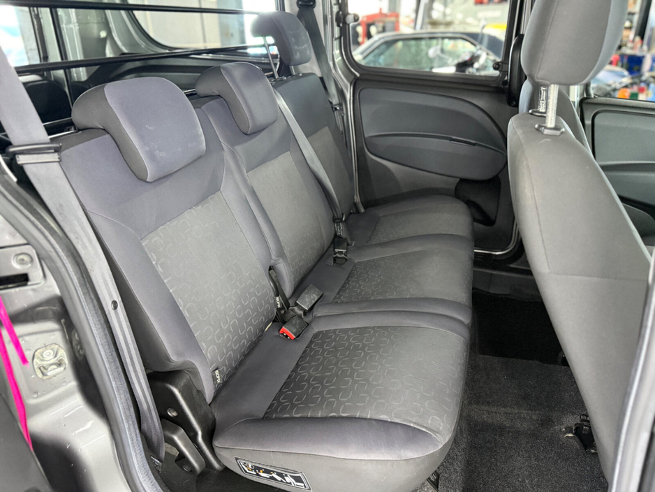 2017 Fiat Doblo - image 18