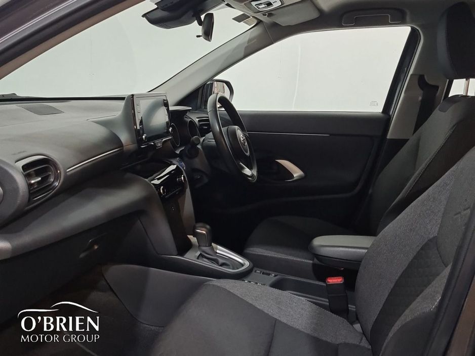 2024 Toyota Yaris Cross - image 5