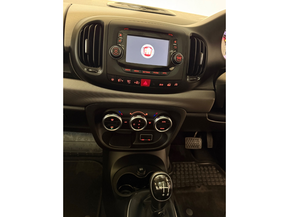 2017 Fiat 500l - image 17
