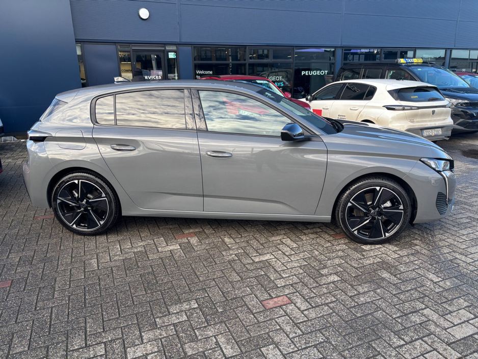 2026 Peugeot 308 Electric 156bhp (54 kWh) Allure €32,795