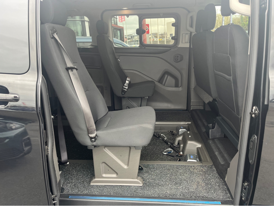 2022 Ford Tourneo - image 20