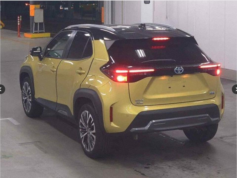 2023 Toyota Yaris Cross - image 2