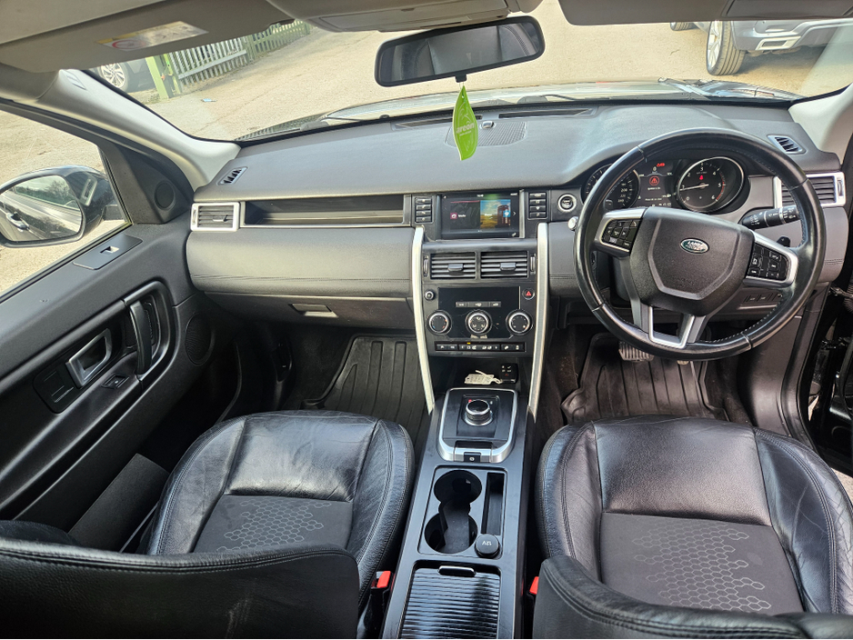 2018 Land Rover Discovery Sport - image 6